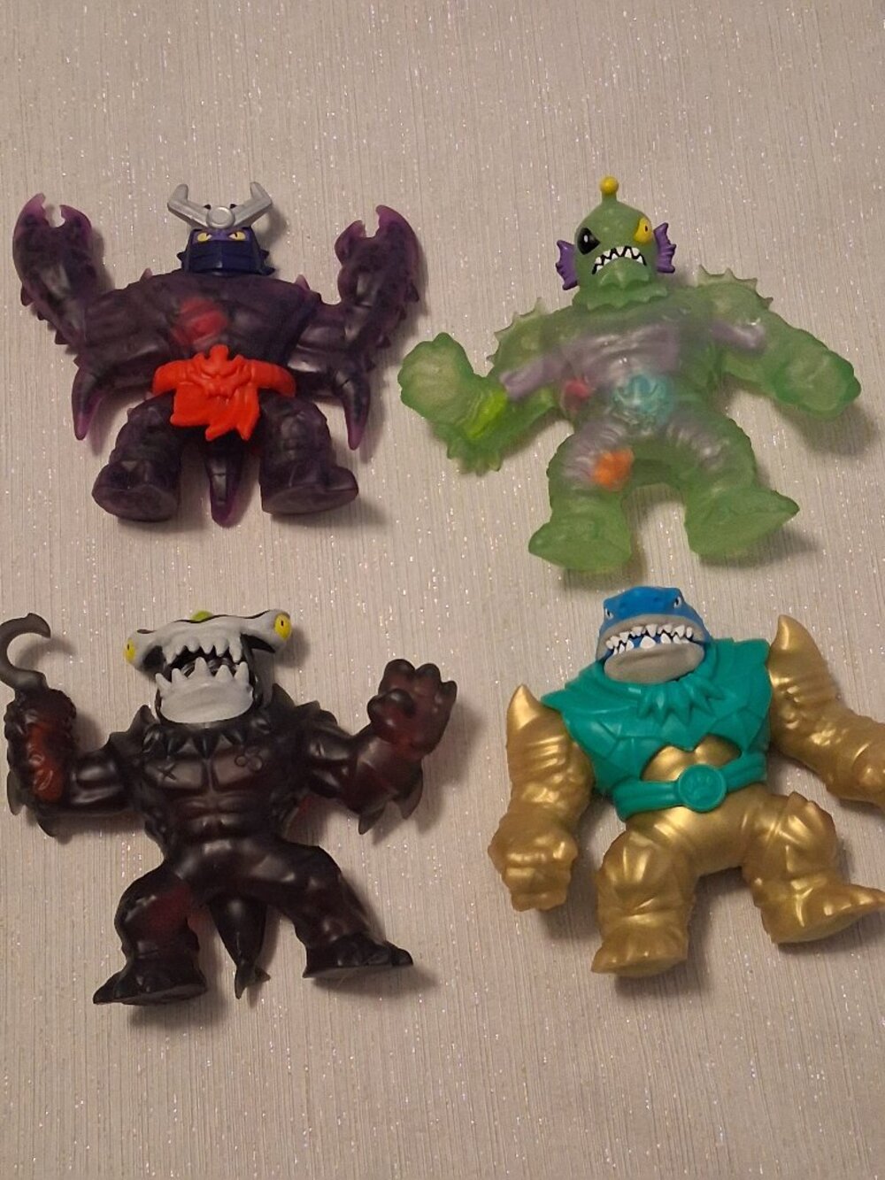 mixed Lot of 4 Goo Jit Zu Stretchy slime Chomp Attack Toys Shark Aliens